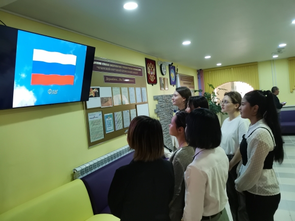 Мы поднимаем флаг своего государства! 