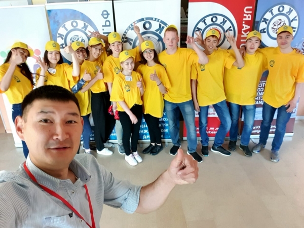 Волонтёры Форума «Малые умники и умницы»  на I региональном Форуме некоммерческих организаций и молодежных команд 